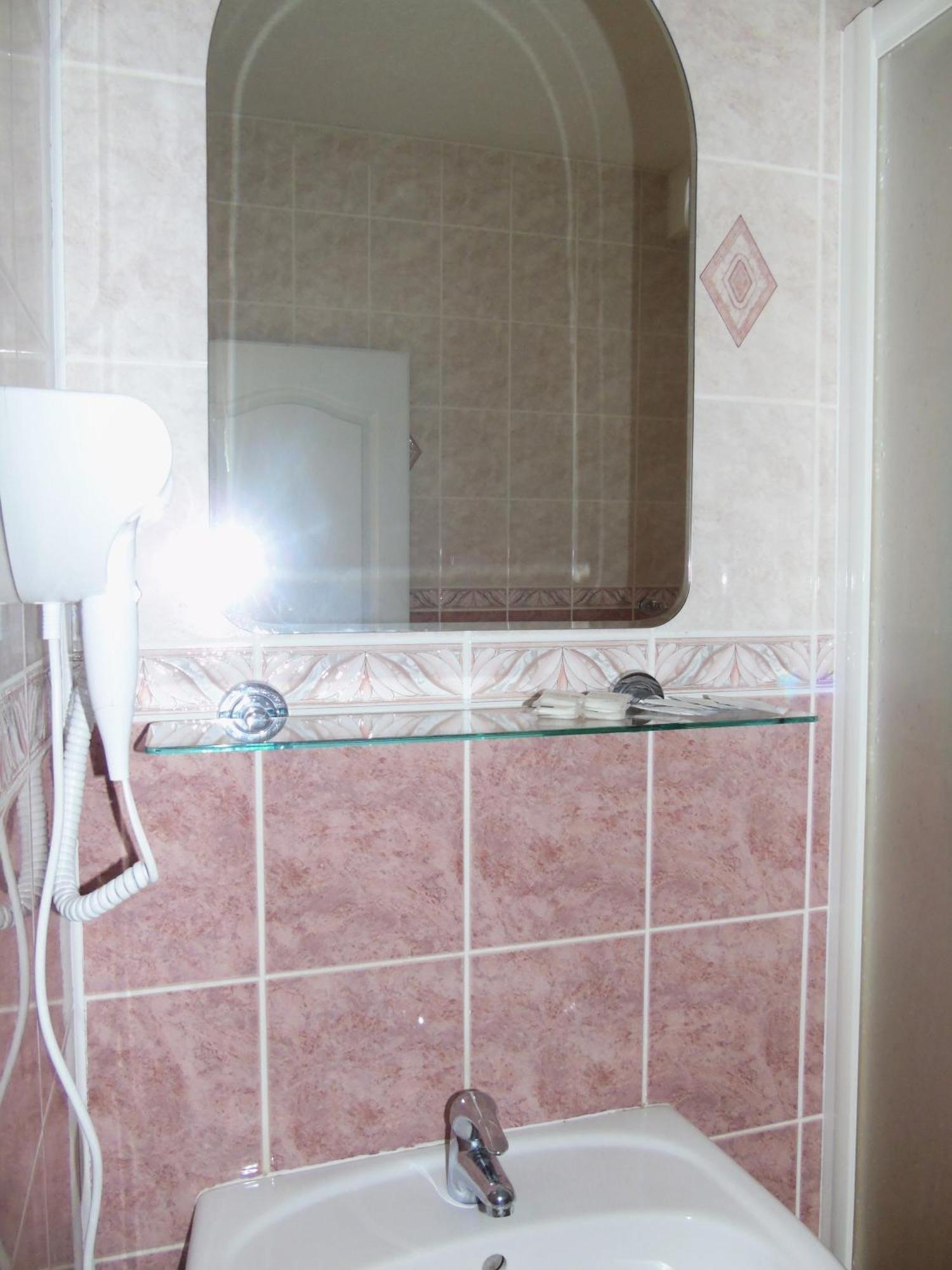 טריניץ Toris Inn מראה חיצוני תמונה