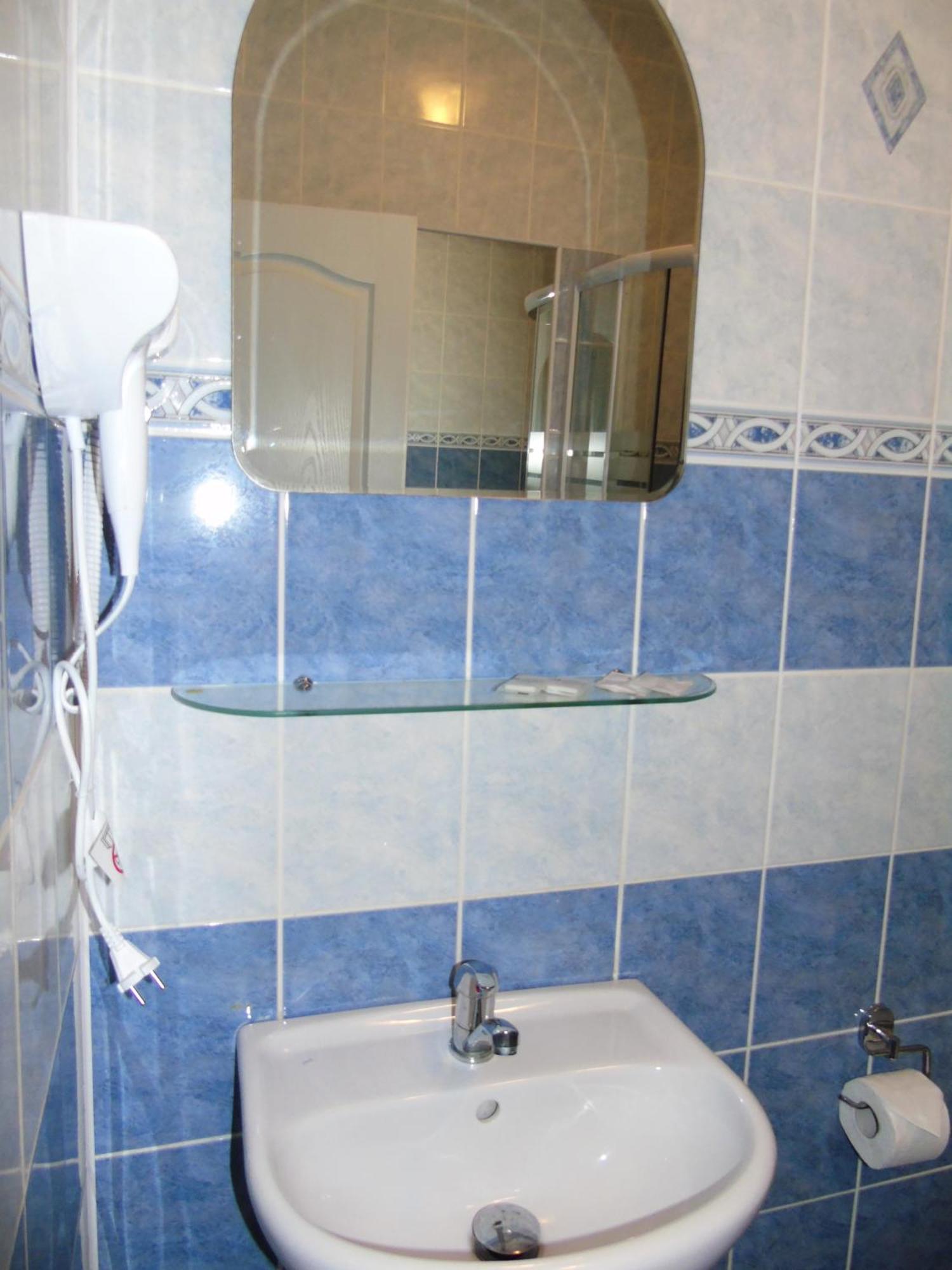 טריניץ Toris Inn מראה חיצוני תמונה